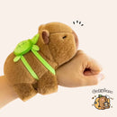 Pulseira Capivara de Pelúcia + Mochila de Tartaruga