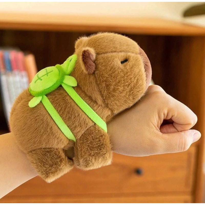Pulseira de Pelúcia Capivara Fofa